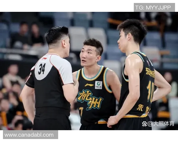 孙铭徽领衔广厦队奋战CBA赛场展现超强实力与团队合作精神