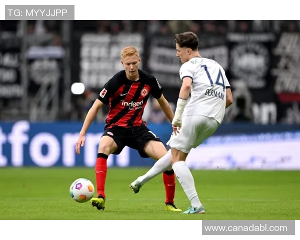 德甲传奇战!法兰克福队壮烈一战,震撼全场势不可挡! 德甲传奇战!法兰克福队壮烈一战,震撼全场势不可挡!